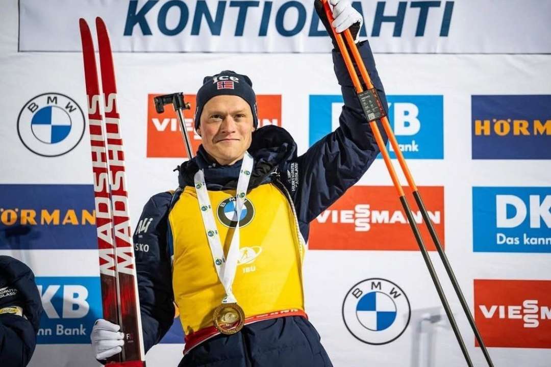 "Слава Героям": чемпион мира по биатлону Эндре Стрёмсгейм поддержал Украину в годовщину вторжения