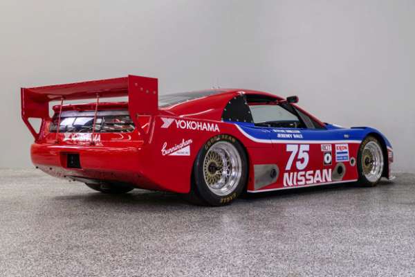 (Фото: Bring a Trailer) Nissan