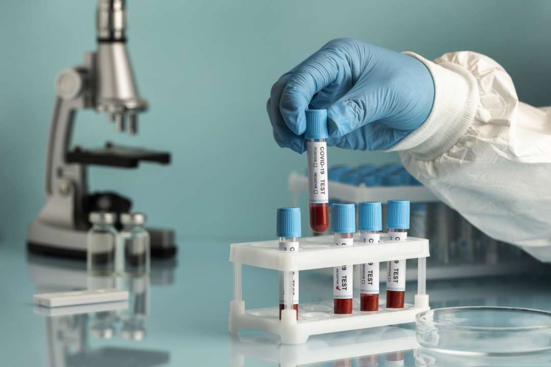 В Минздраве объяснили, почему пока не вакцинируют детей