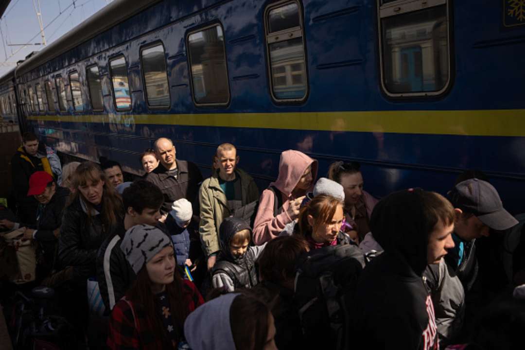 "Спасайте свои жизни": жителей Луганской области в который раз призывают срочно эвакуироваться