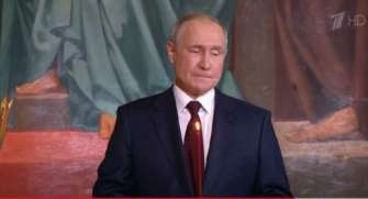 Скриншот из видео Он точно болеет: эксперты разобрали поведение путина на Пасхальном богослужении