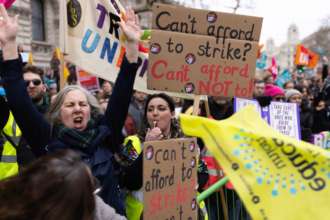 На улицах Лондона начались митинги/Фото: Getty Images На улицах Лондона начались митинги/Фото: Getty Images