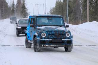 Фото: Carscoops Із зарядкою замість запаски: з’явилися шпигунські фото нового Mercedes EQG