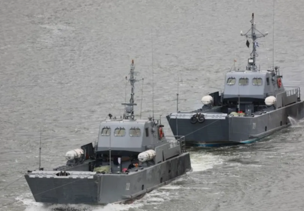 У Чорне море прямують 15 військових кораблів РФ