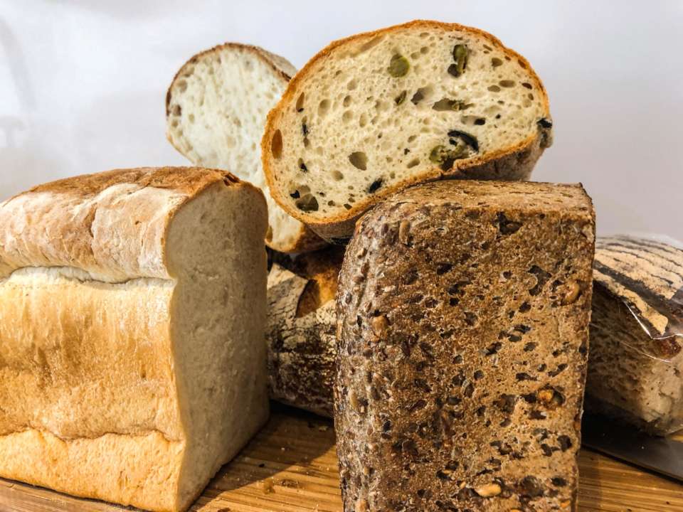 Чому літнім людям небезпечно їсти хліб та крупи