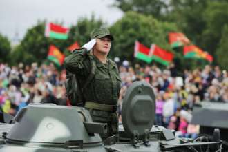 Воевать в Украине согласились до 13 тысяч белорусов - Генштаб/Фото: Dan Kitwood/Getty Images Белорусский военный на бронетранспортере