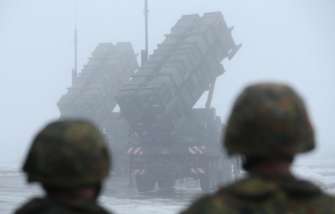 Украинских военных могут обучать управлять Patriot в США/Фото: Sean Gallup/Getty Images Пентагон рассматривает возможность обучать ВСУ управлять Patriot в США, а не в Европе – СМИ