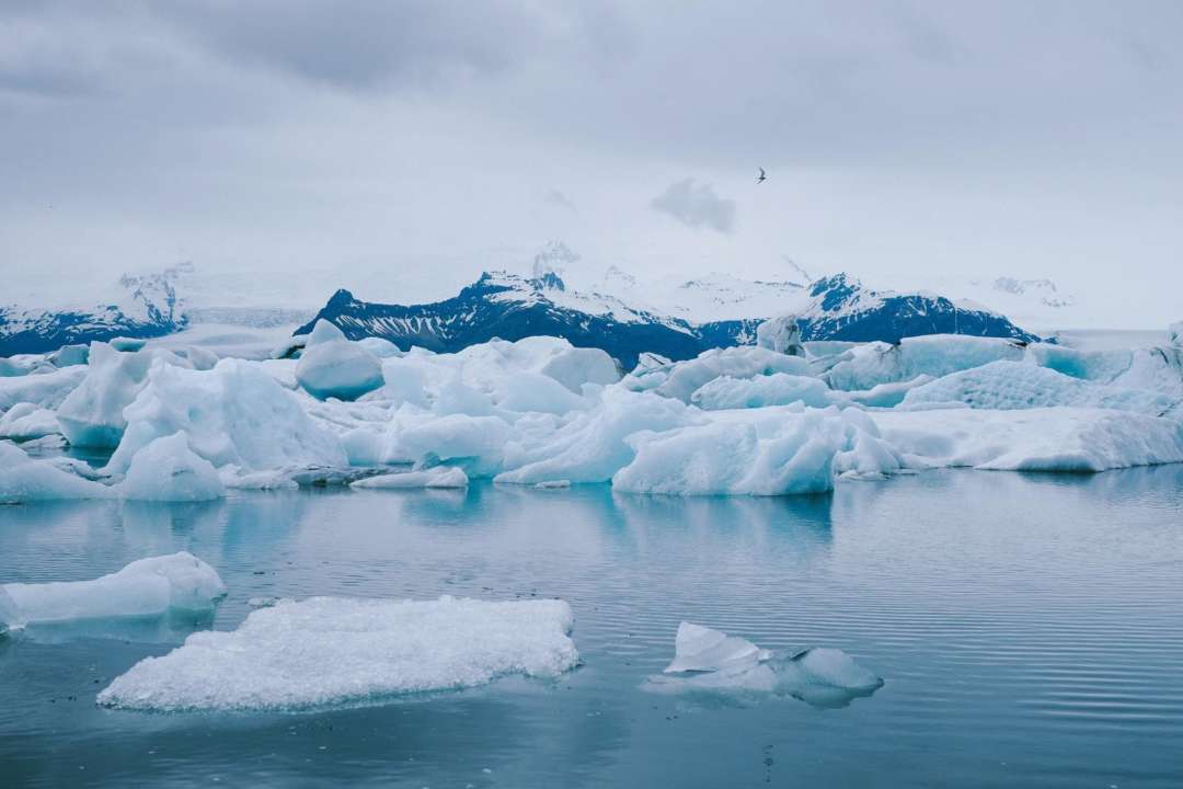 Таяние ледников происходит гораздо быстрее, чем считали ученые / Фото: Unsplash Ледник