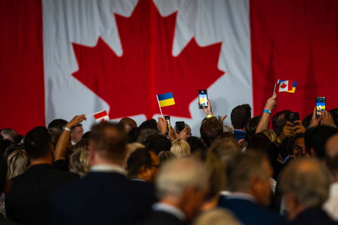 Канада надасть Україні новий пакет військової допомоги/Фото: Katherine KY Cheng/Getty Images Канада посилить українських військових снарядами та авіаційними бомбами: новий пакет допомоги