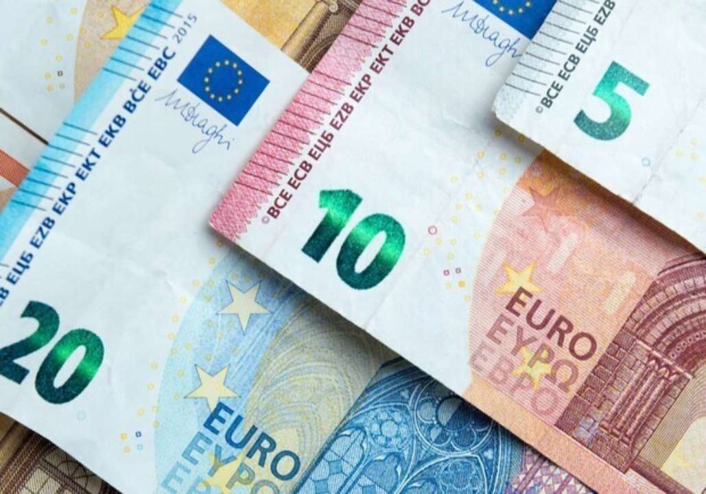 Долар і євро ще трохи зменшились у вартості Долар і євро ще трохи зменшились у вартості