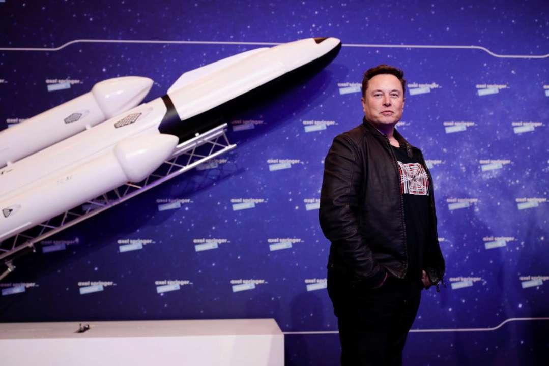 SpaceX планирует высадить человека на Луну через три года