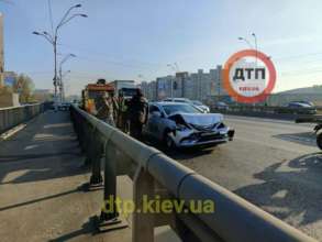 https://t.me/dtpkievua У Києві п'яний водій Uber врізався у Lexus. Фото