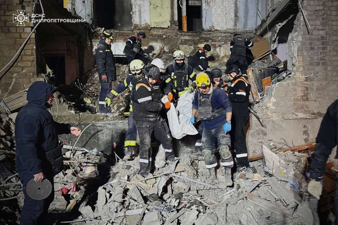 В Кривом Роге спасательная операция завершена В Кривом Роге спасательная операция завершена: из-под завалов дома деблокировали тело 3-го ребенка