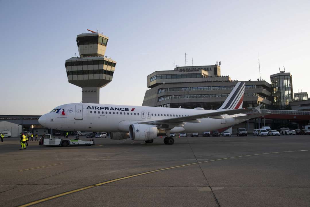 Экстренная эвакуация: с самолета Air France сняли пассажиров из-за угрозы взрыва