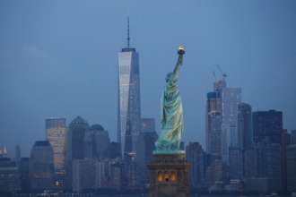 В Сети назвали города, где люди фотографируются чаще всего/Фото: Drew Angerer/Getty Images 10 городов мира, где люди чаще всего фотографируются