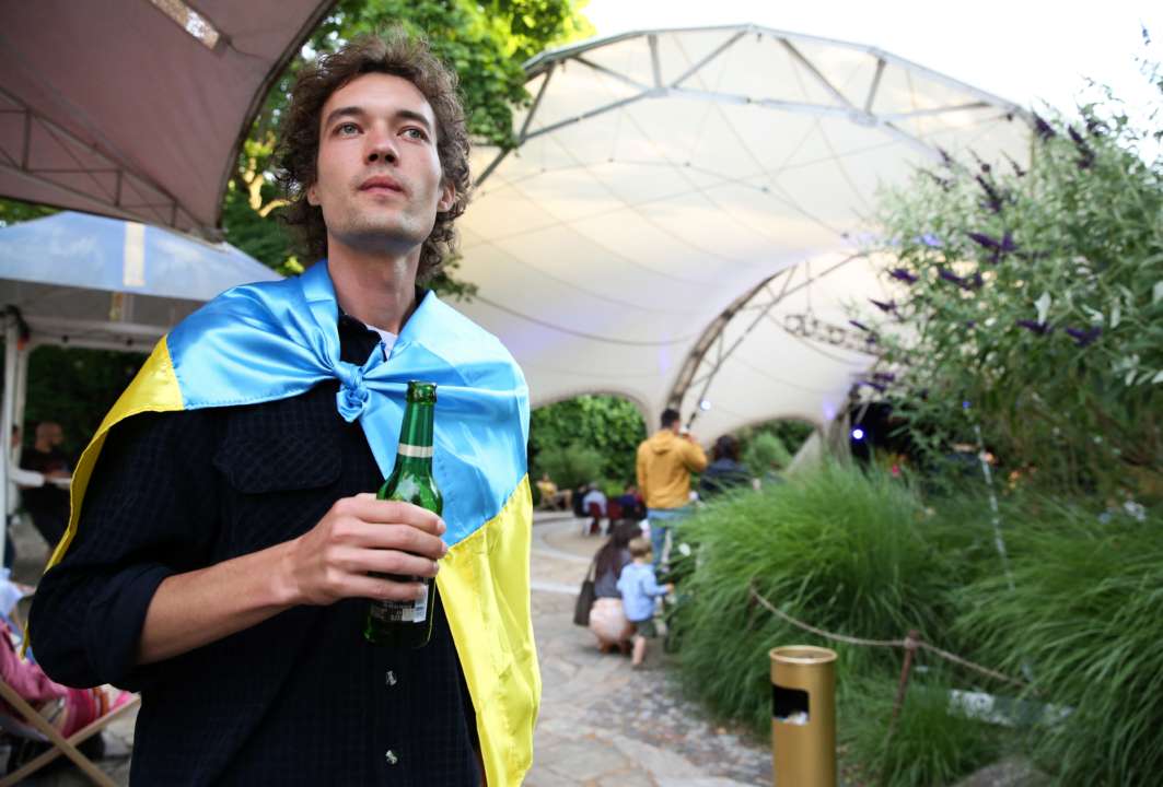 Чи можуть притягнути до відповідальності чоловіків, які не повертаються в Україну: відповідь юриста/Фото: Adam Berry/Getty Images Юрист пояснив, чи загрожує відповідальність чоловікам, які не повертають з закордону