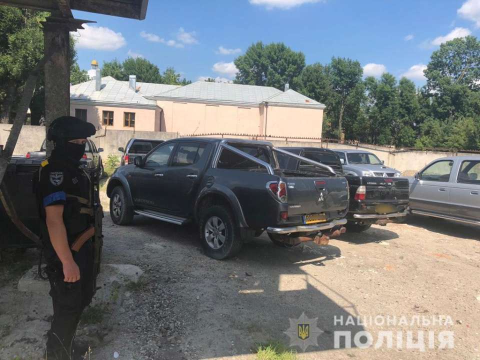 В Днепре группировка перепродавала автомобили, ввезенные для ВСУ/Фото: Национальная полиция Украины Авто