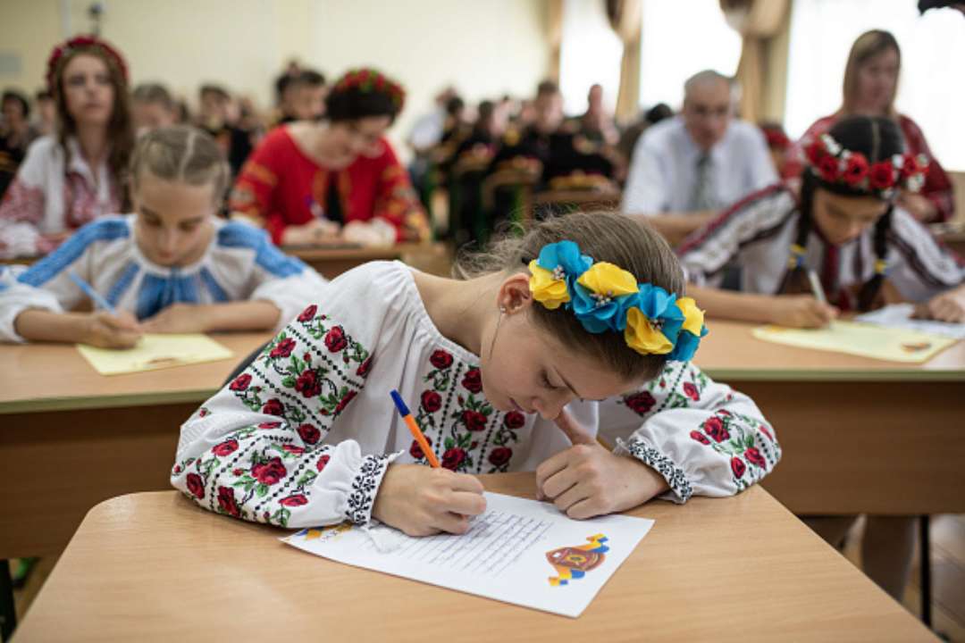 Поздравления с Днем знаний 2022: стихи, проза, оригинальные открытки