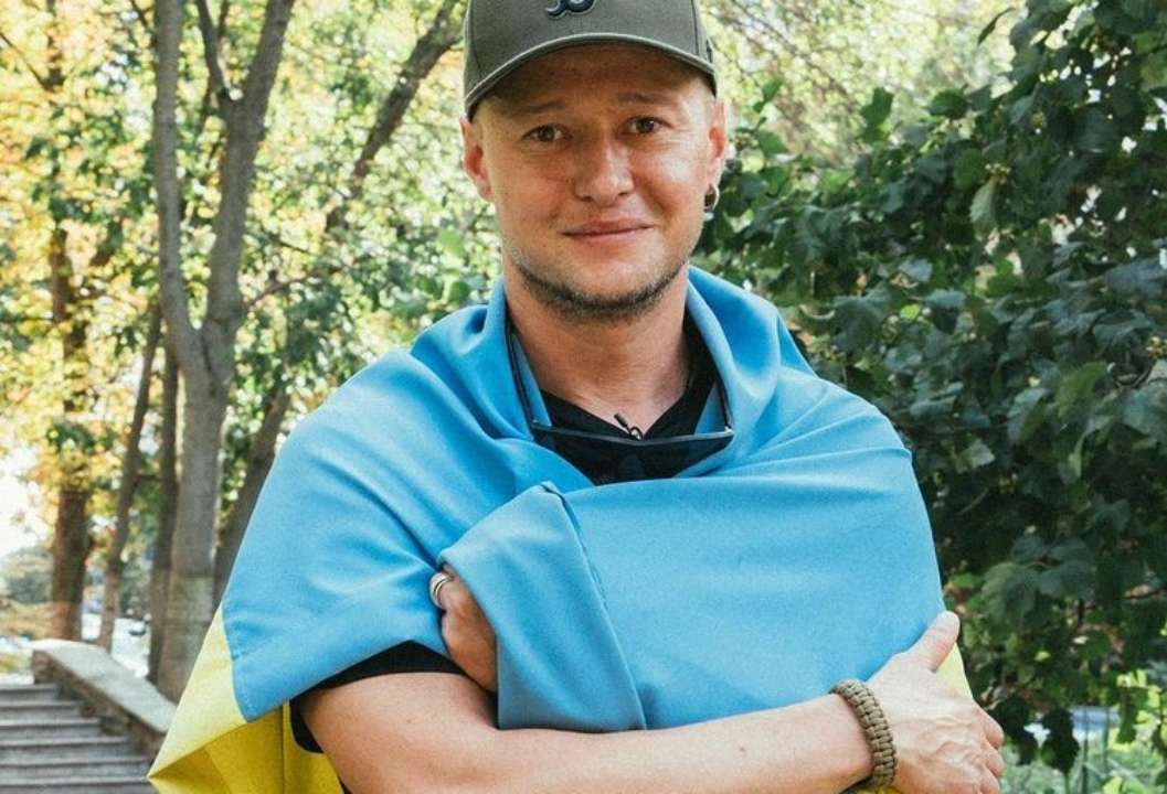 "Поки будемо бити за Азов і Бучу": Хлывнюк не смог сдержать слез на концерте в Праге. Видео