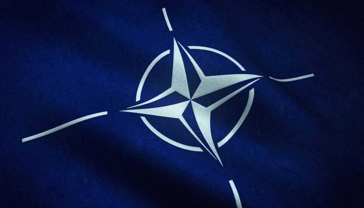 Макрон не уверен, что Украина вступит в НАТО / Фото: Freepik НАТО