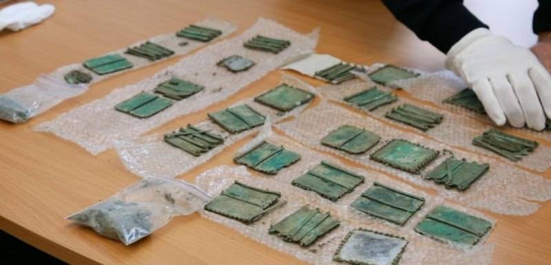 Нацполіція передала на зберігання до Національного музею історії України унікальну прикрасу ІІІ століття/Фото: Нацполіція Нацполіція передала на зберігання до Національного музею історії України унікальну прикрасу ІІІ століття/Фото: Нацполіція