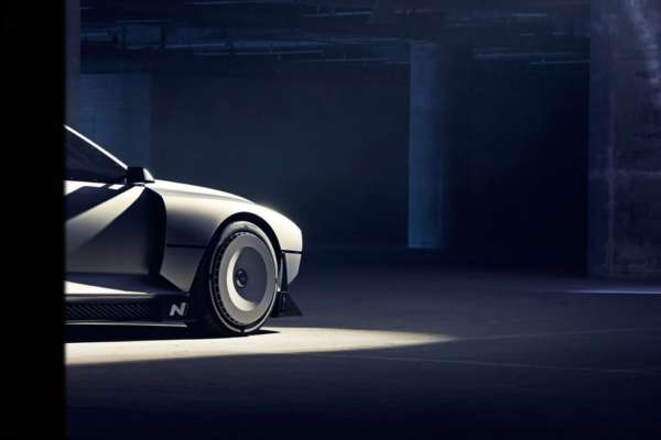 Фото: Hyundai Hyundai выпустит впечатляющий ретрофутуристический суперкар N Vision 74 в лимитированном количестве