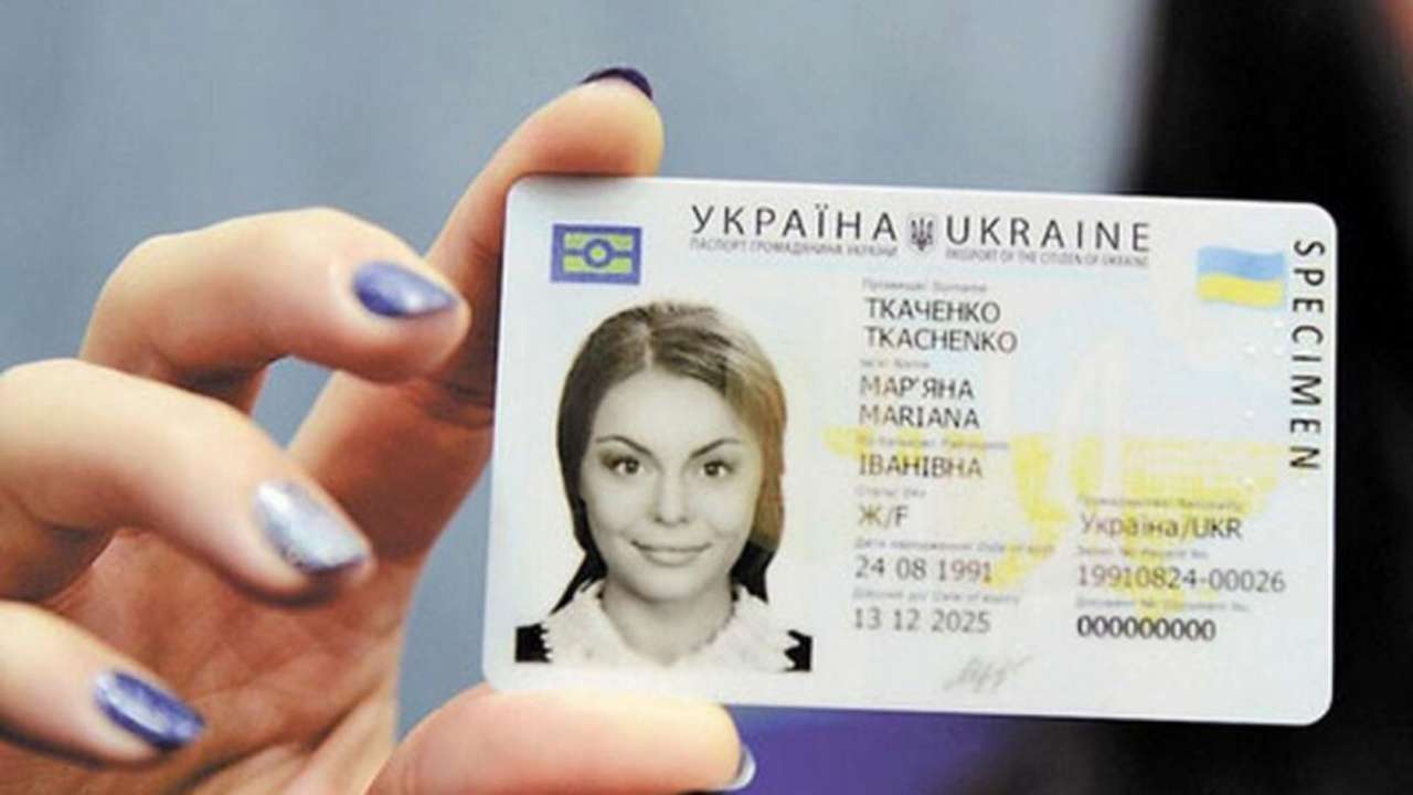 Українців попередили про шахраїв, які пропонують купити водійське посвідчення / Фото: slovoidilo.ua