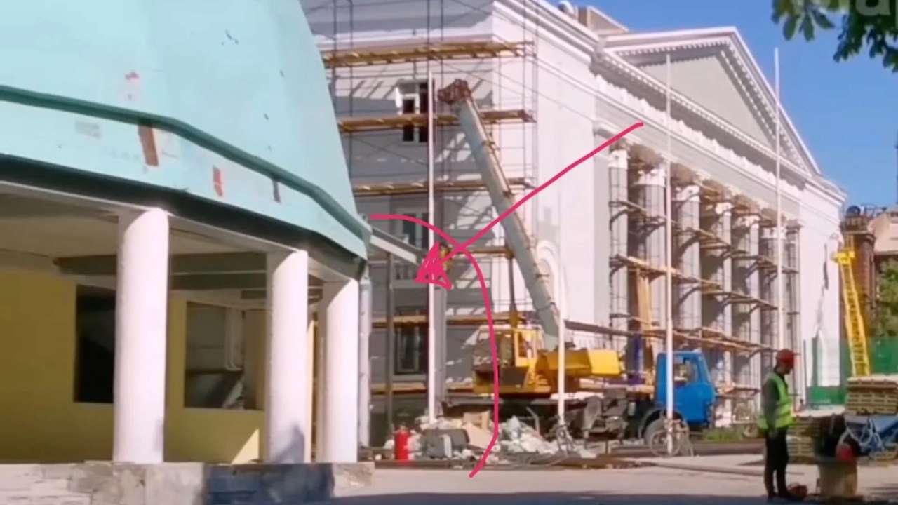 Окупанти облаштовують у Маріупольській філармонії місце для судилища/Фото: Петро Андрющенко Окупанти облаштовують у Маріупольській філармонії місце для судилища/Фото: Петро Андрющенко