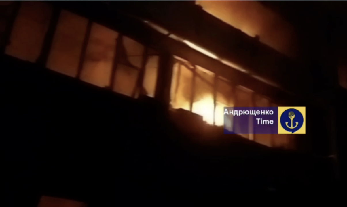 У ростові палає пожежа/Фото: кадр з відео Петра Андрющенко У ростові палає пожежа/Фото: кадр з відео Петра Андрющенко
