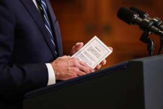 фото Fox News На прес-конференції Байден читав шпаргалки