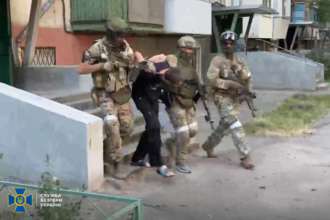 Окупанти відновили "Беркут" та залякують мешканців Херсонської області – СБУ/Фото: СБУ Працівники СБУ затримують колаборанта