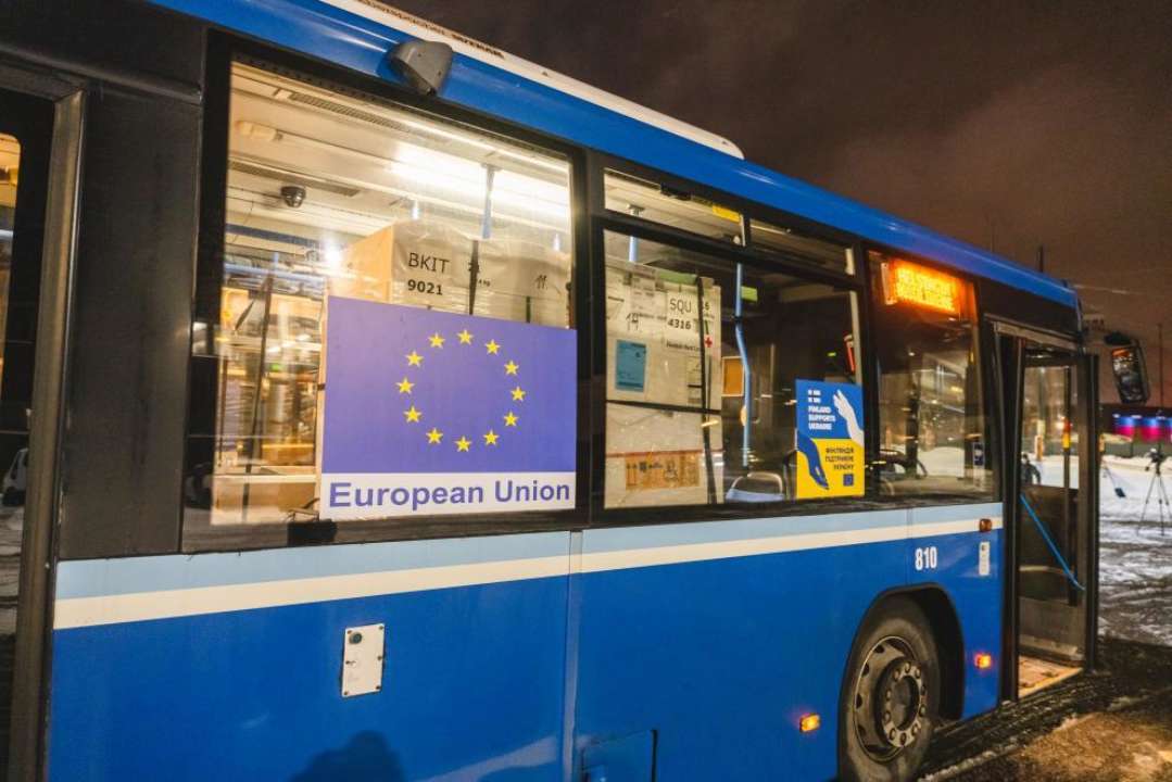 Пять стран предоставили 120 автобусов для украинских школьников