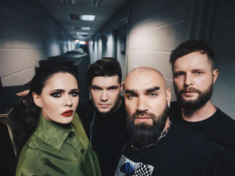 Зазвучала по-новому: The Hardkiss випустили кавер на пісню Гайтани "Два вікна"