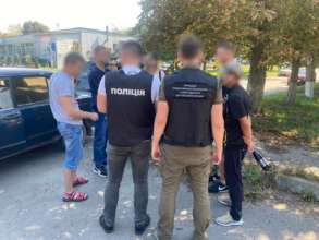 На Черкащині працівнику військкомата та його спільникам оголошено про підозру На Черкащині працівнику військкомата та його спільникам оголошено про підозру