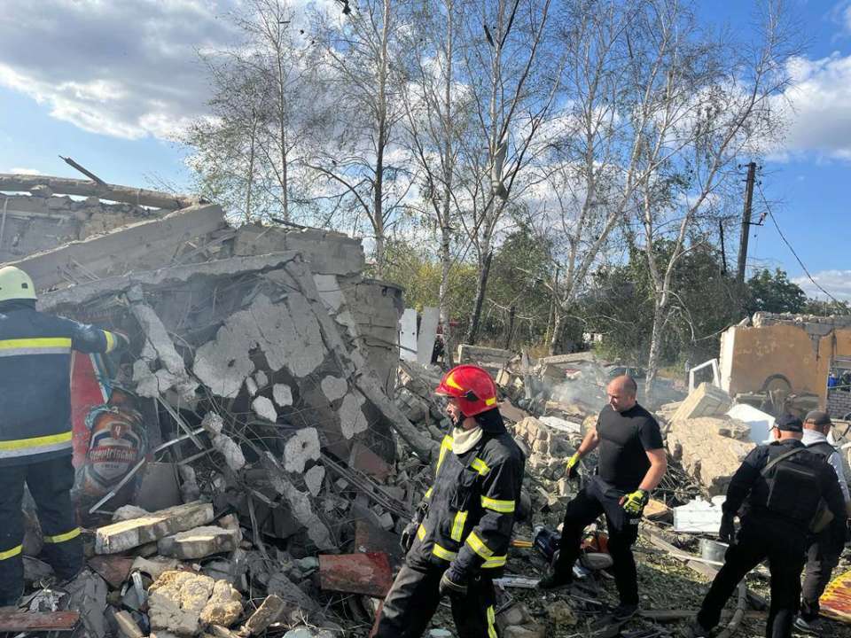 Руины магазина после атаки россиян