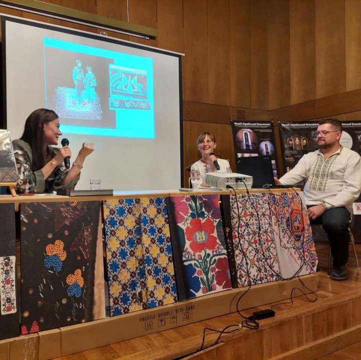 "Офіційне промо до Всесвітній день вишиванки"
