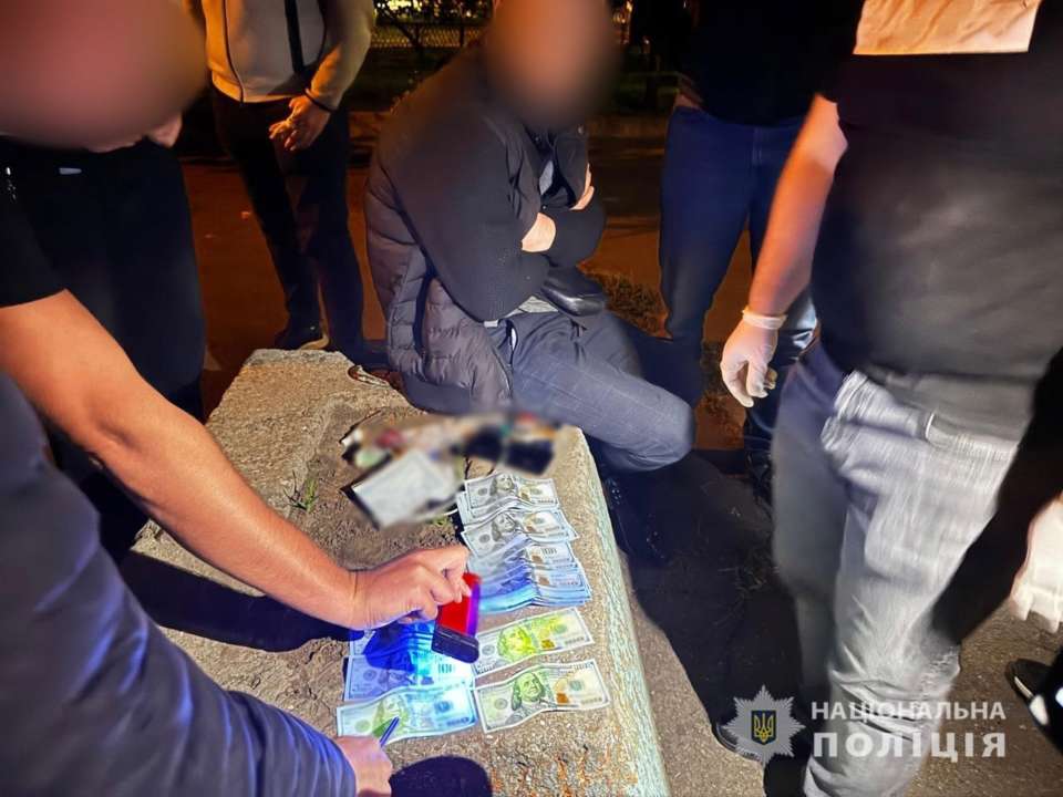 В Одессе задержали мужчину, который обещал помочь уклонисту жениться на женщине с инвалидностью/Фото: Полиция Одесской области В Одессе задержали мужчину, который обещал помочь уклонисту жениться на женщине с инвалидностью