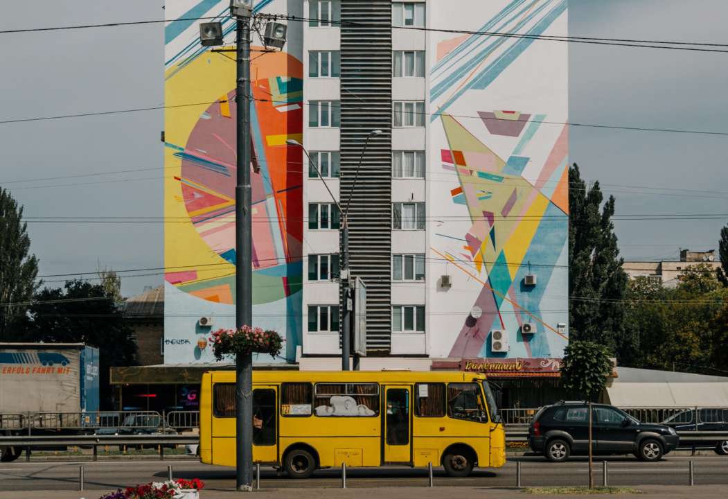 Фото: Unsplash/Автор - Marjan Blan | @marjanblan В Украине для проезда в общественном транспорте теперь нужно иметь Covid-сертификат