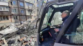 Окупанти обстріляли у Харкові п'ятиповерхові житлові будинки/Фото: ДСНС України Окупанти завдали удару по житлових будинках у Харкові. Фото