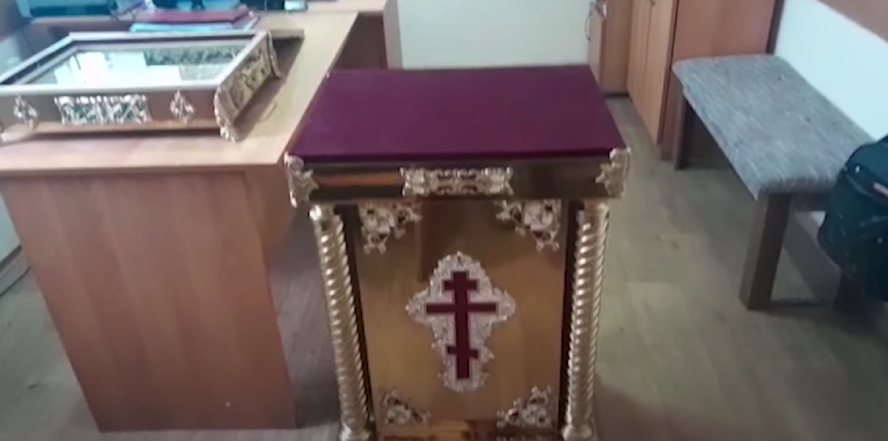 На кордоні з Молдовою затримали чоловіка, який намагався вивезти мощі 80-ти святих. Фото: Державна прикордонна служба мощі 80-ти святих