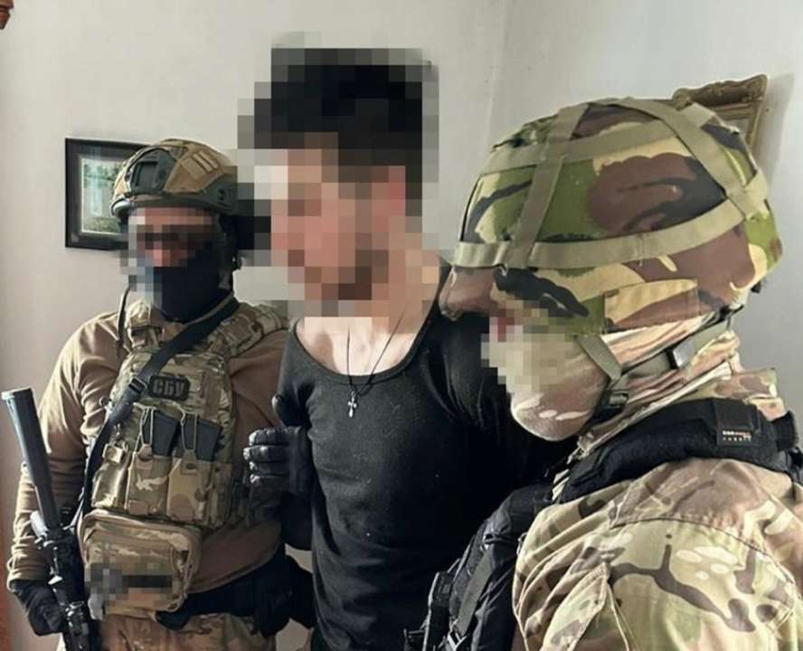 В настоящее время он задержан и избрана мера пресечения – содержание под стражей В настоящее время он задержан и избрана мера пресечения – содержание под стражей