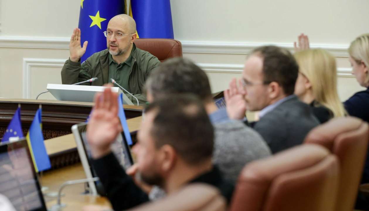 Перезагрузка БЭБ, оплата труда чиновников и усиление обороноспособности: заседание КМУ