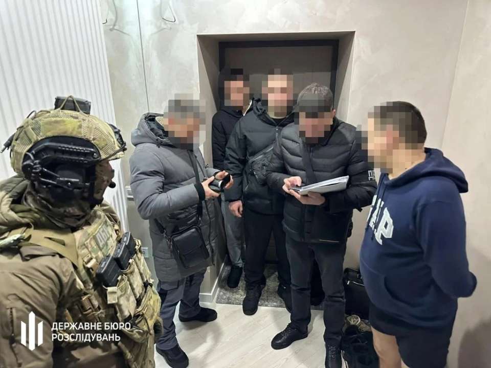Взяты под стражу еще трое подозреваемых по делу о поставках некачественной одежды для ВСУ/Фото: ГБР