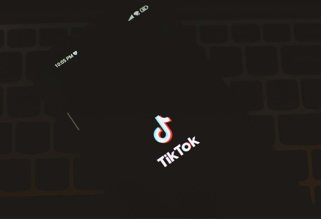 У ТікТоці росія активніше почала викладати пропагандистські відео. Фото: Pexels російська пропаганда