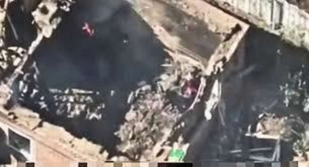 россиянам не удалось повесить флаг в Нью-Йорке. Видео