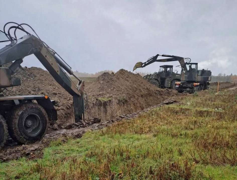 Польща почала будівництво укріплень на кордоні з рф та білоруссю