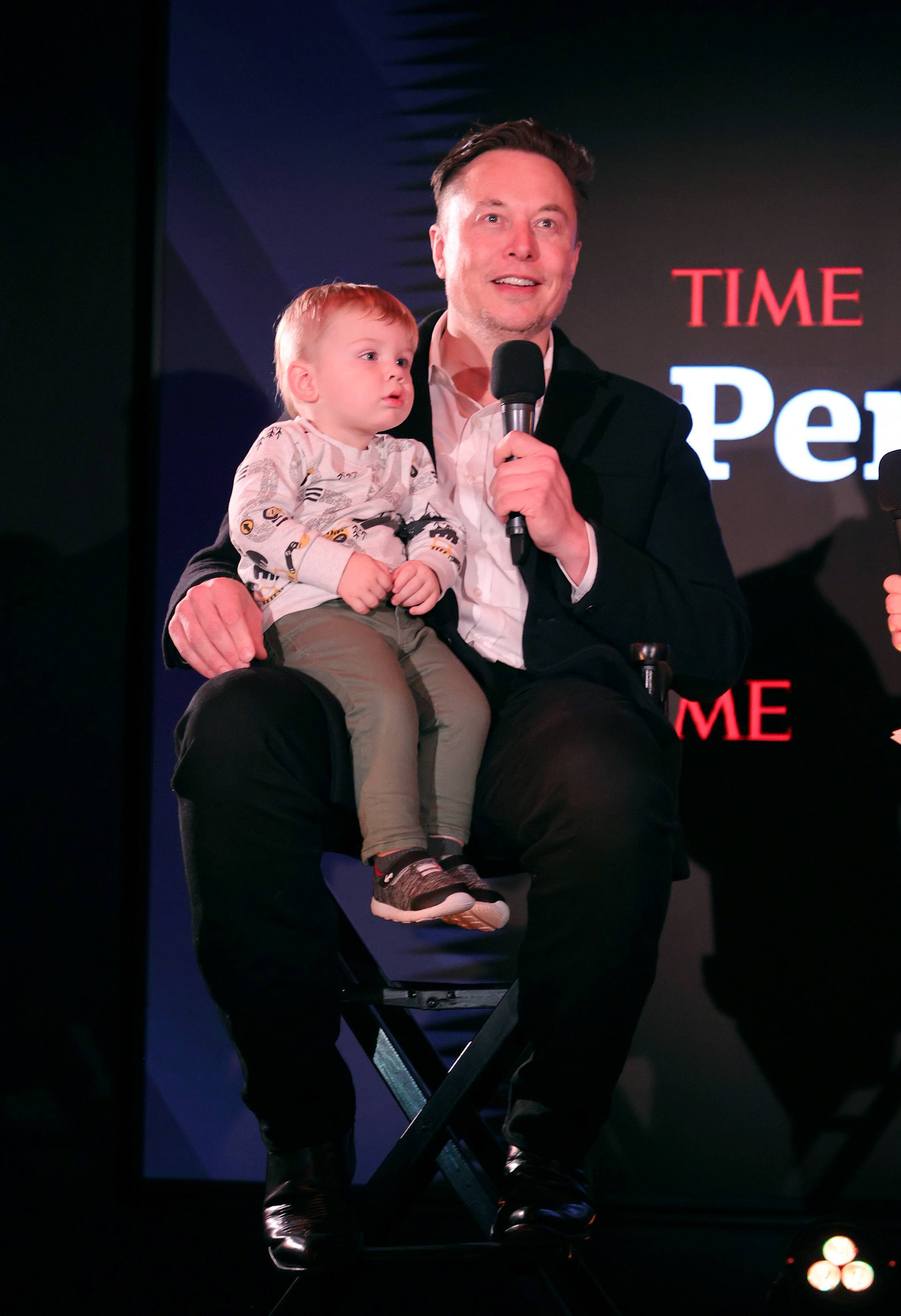 Илон Маск посетил церемонию вручения наград Time вместе с младшим сыном/Фото: Getty Images Илон