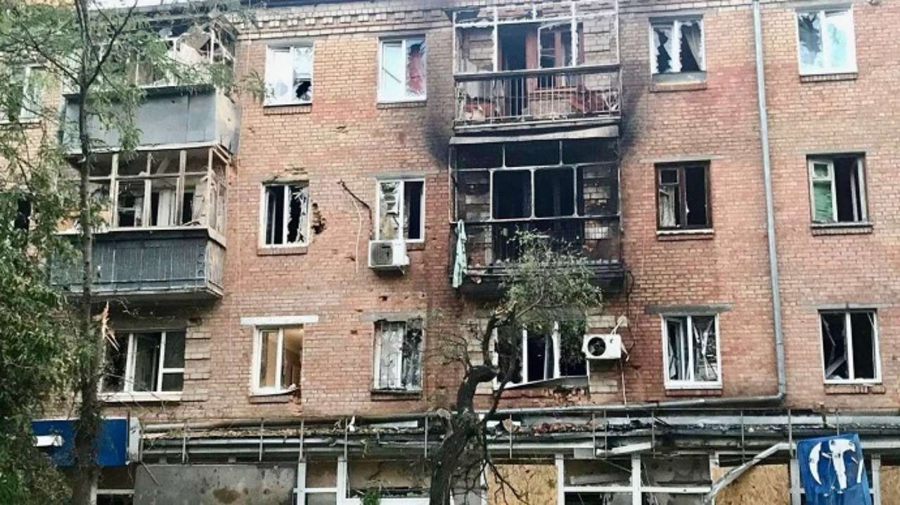 Пошкоджений рашистами будинок у Дніпропетровській області