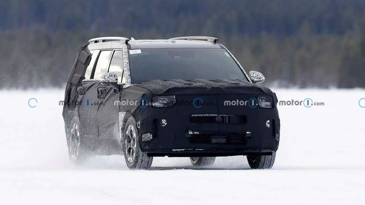 Hyundai Santa Fe 2024 в камуфляжі