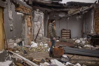Окупанти обстріляли Херсонську область 54 рази/Фото: Chris McGrath/Getty Images Херсон під обстрілами: росіяни випустили 319 снарядів по області